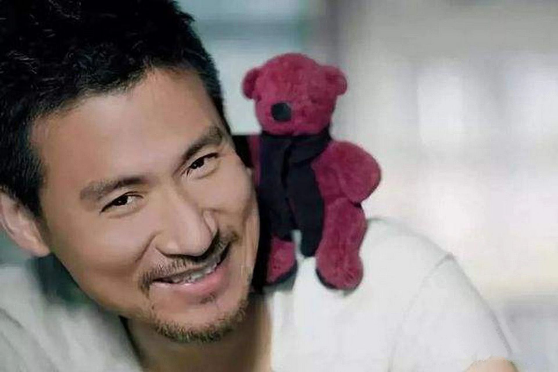 "歌神"张学友,聊起娱乐圈移民现象,摇头说:我身边确实有不少朋友,都去