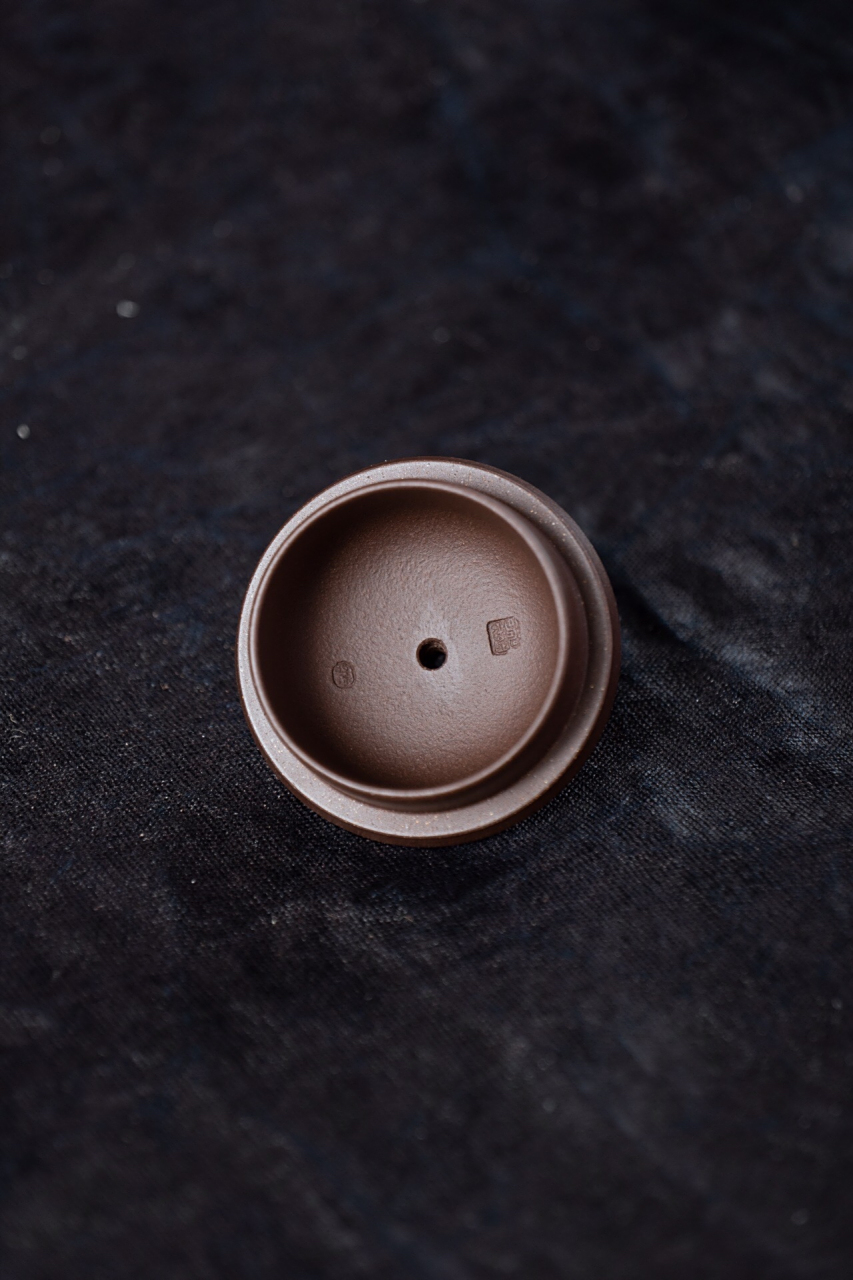 巨轮壶,是刘涛大师精心制作的一款紫砂壶.