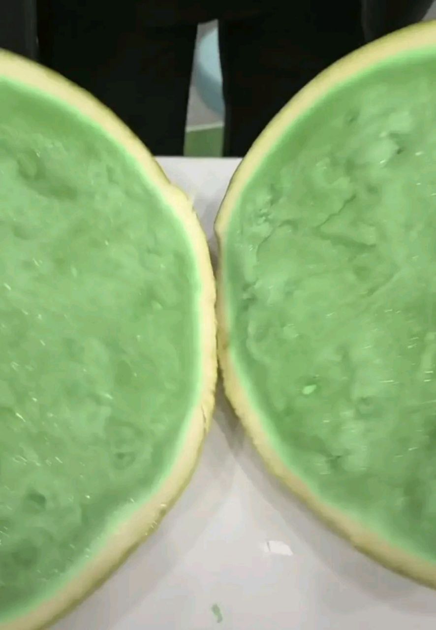 稀奇,真的有绿瓤西瓜吗?还是只是网友在p图?