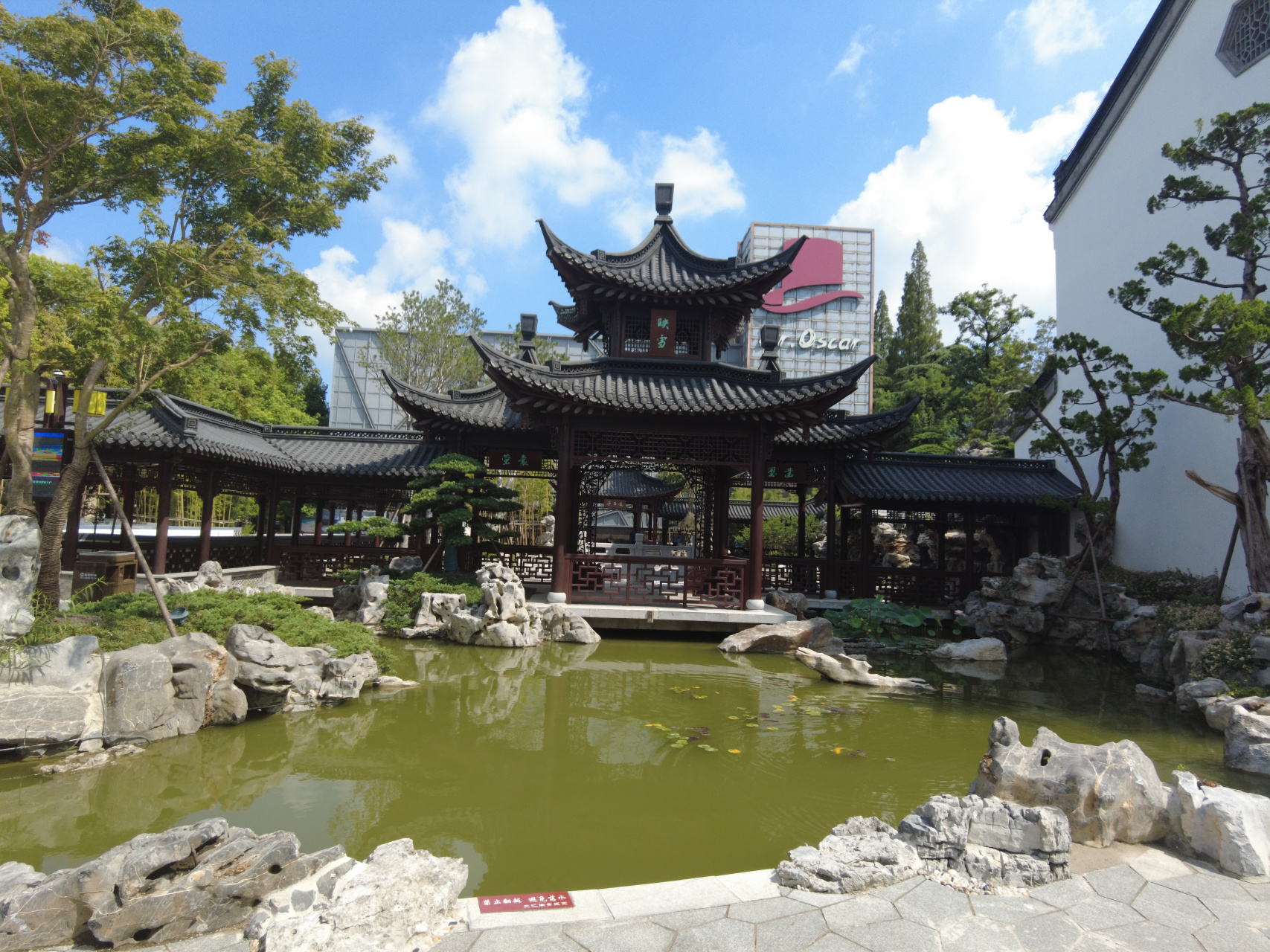 清乾隆四十五年(1780年),"文汇阁"在扬州天宁寺皇帝行宫内横空出世