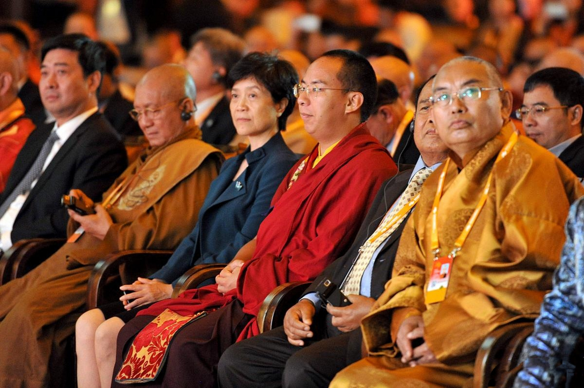 在藏传佛教中,活佛被认为是一位已经达到了高度觉悟的大成就者,他们