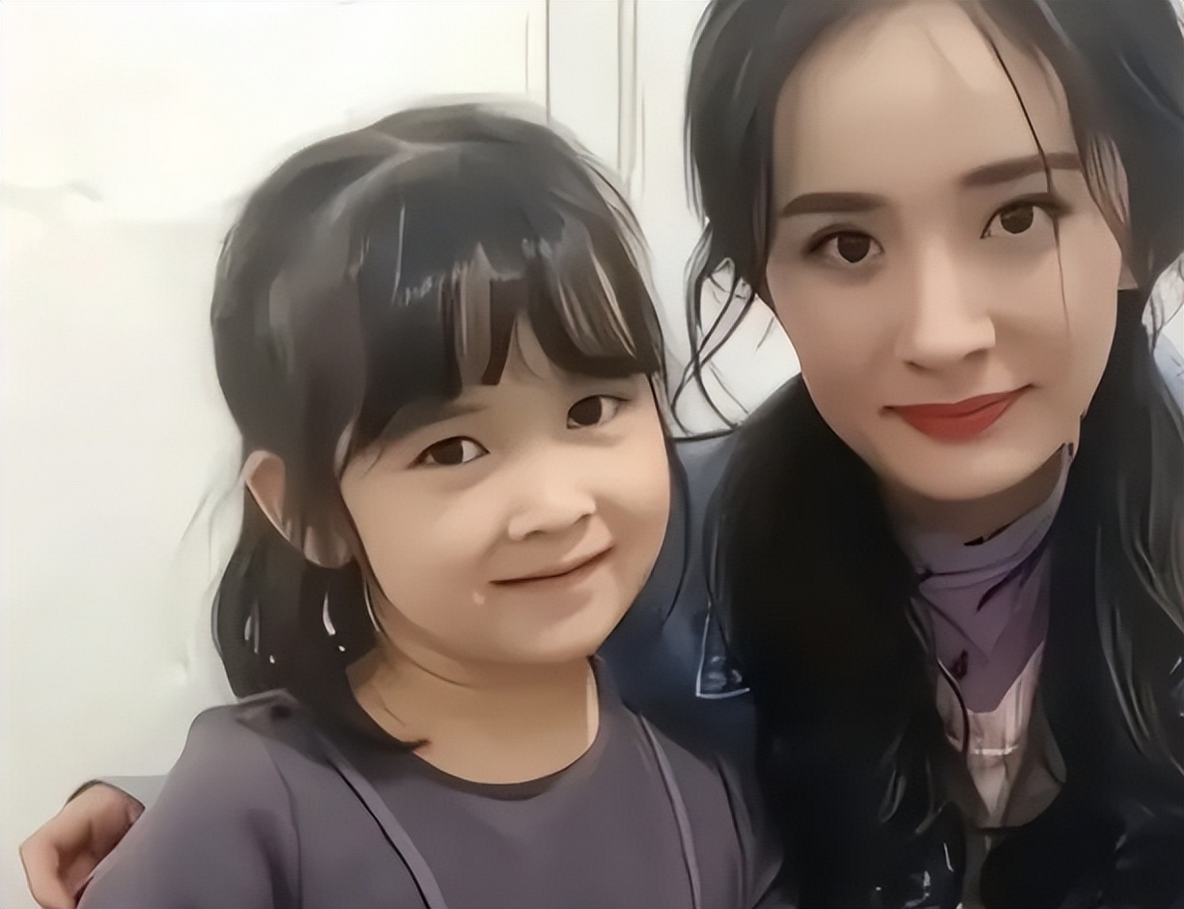 杨幂女儿小糯米正面照曝光,网友惊呼和杨幂太像了!