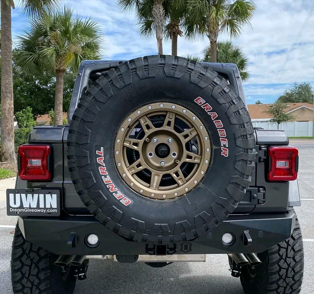 "原厂改装"jeep牧马人亮相,8缸动力 越野轮胎,气场爆棚,霸气