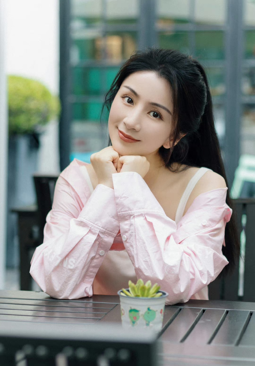 刘庭羽# 这身装扮真好看,很适合夏天诶