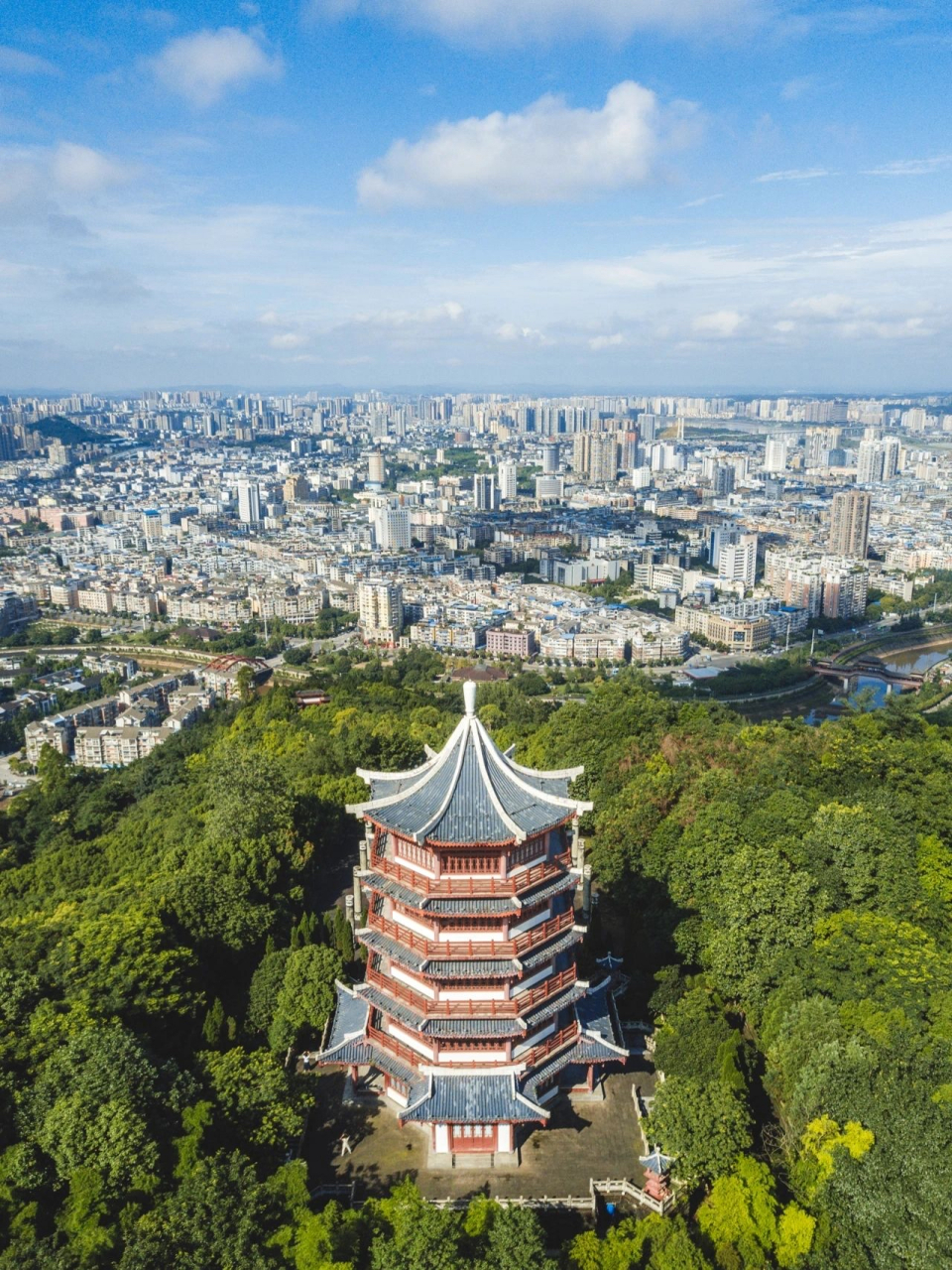 南充,一个地理上趋近完美的川北城市,来南充旅游了两天 ,不由得羡慕起