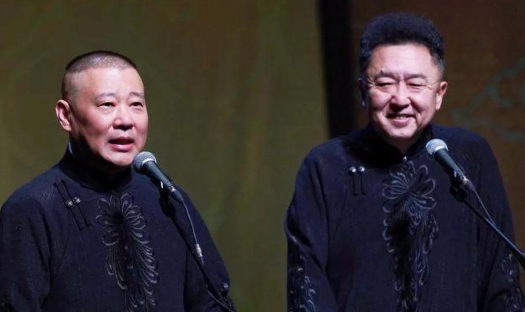 一次,鲁豫问于谦:"你们平时出去聚餐,会叫着郭德纲一起去吗?