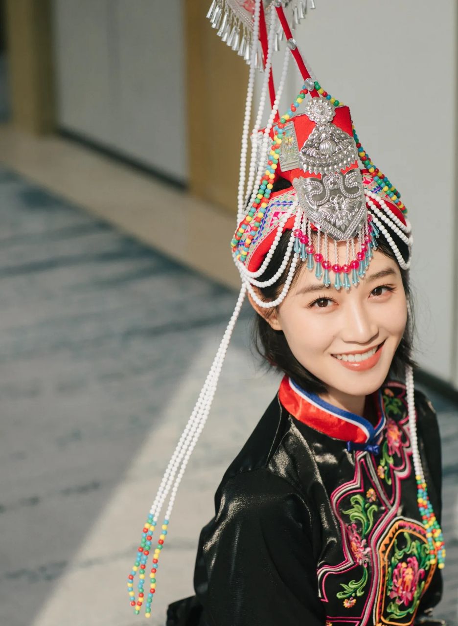 畲族姑娘蓝盈莹