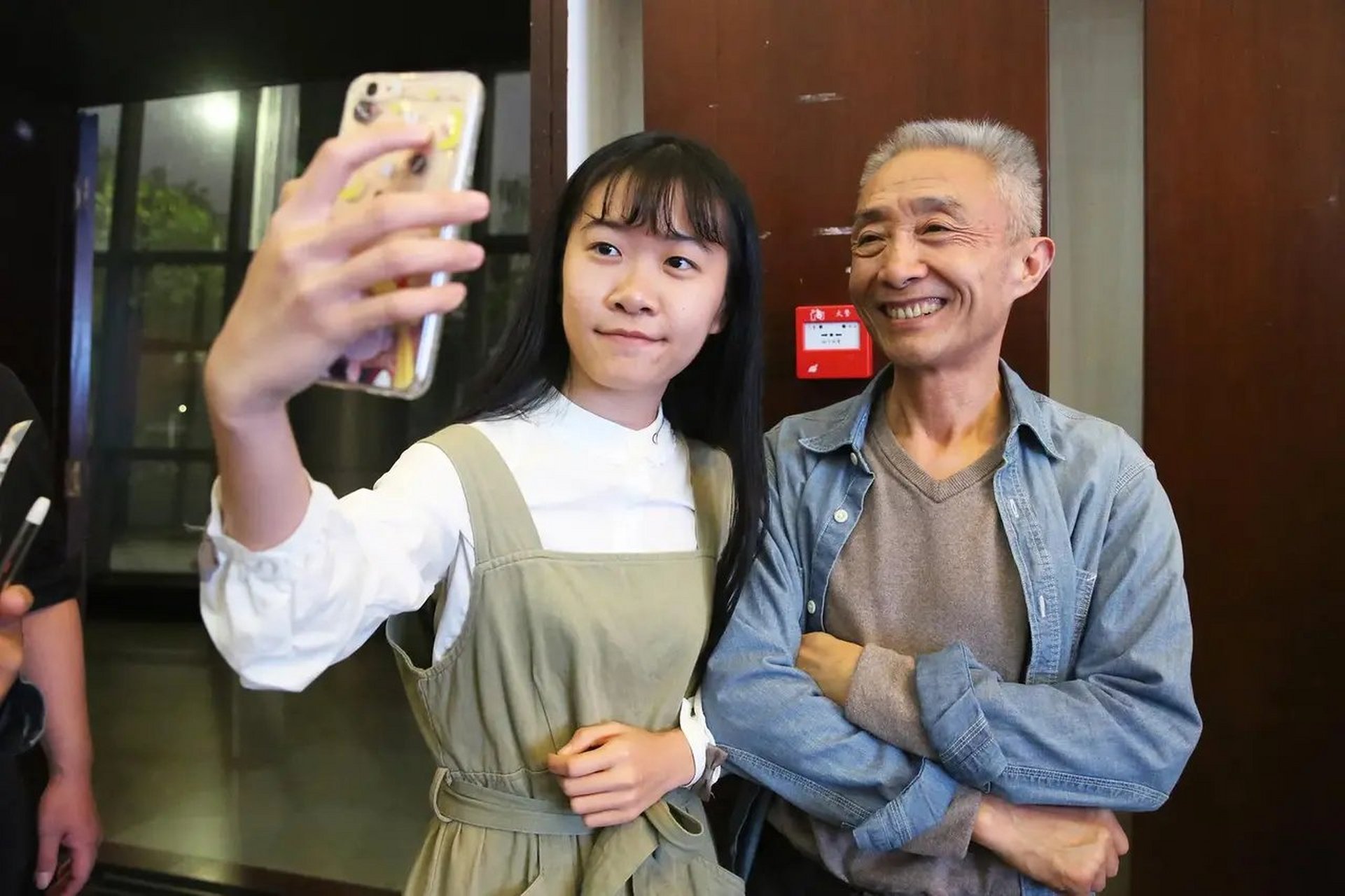 华中师范大学教授戴建业在课堂上对学生说:老婆是个白富美,而我是个