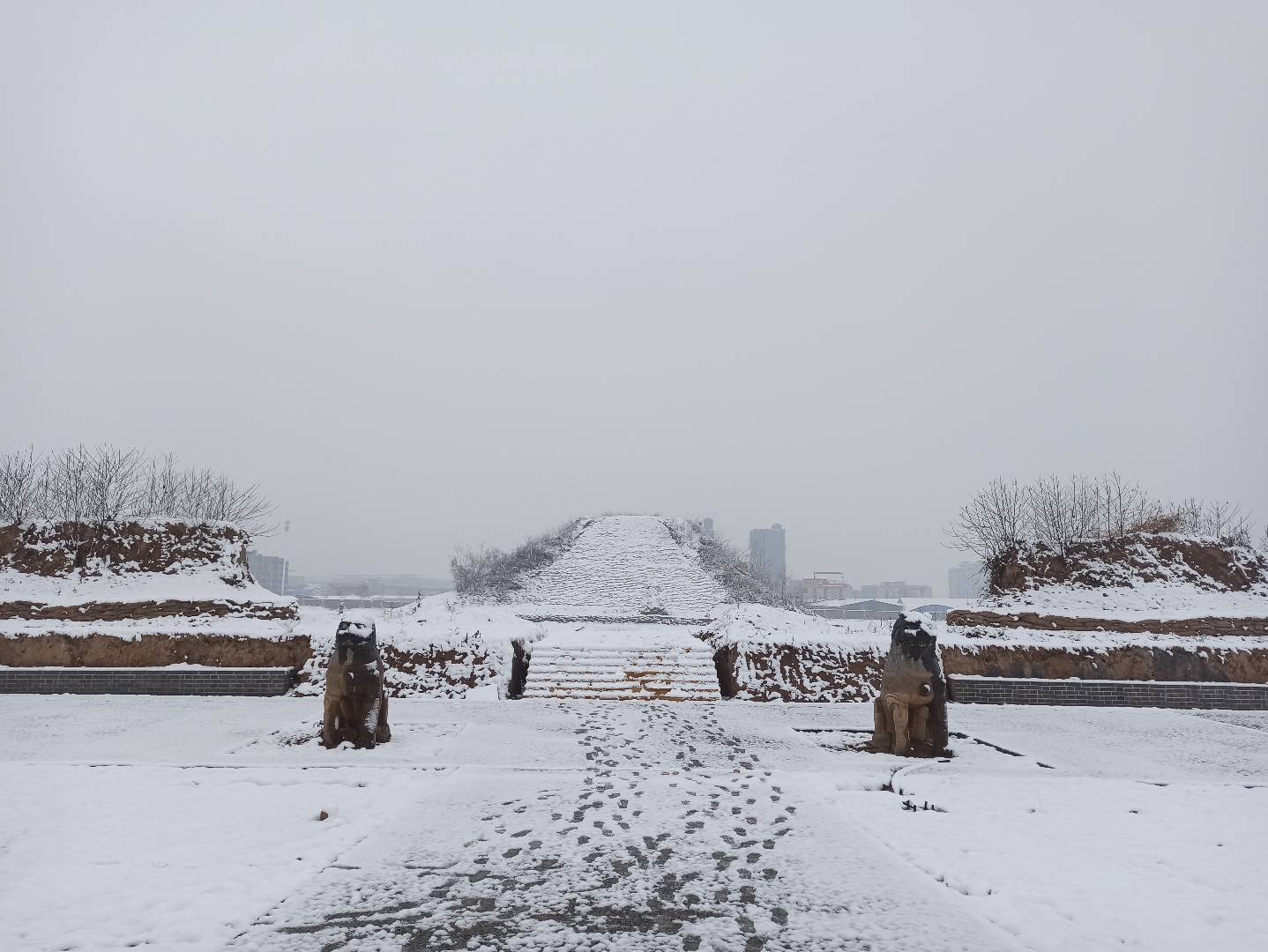 雪后的宋英宗永厚陵更显庄严肃穆