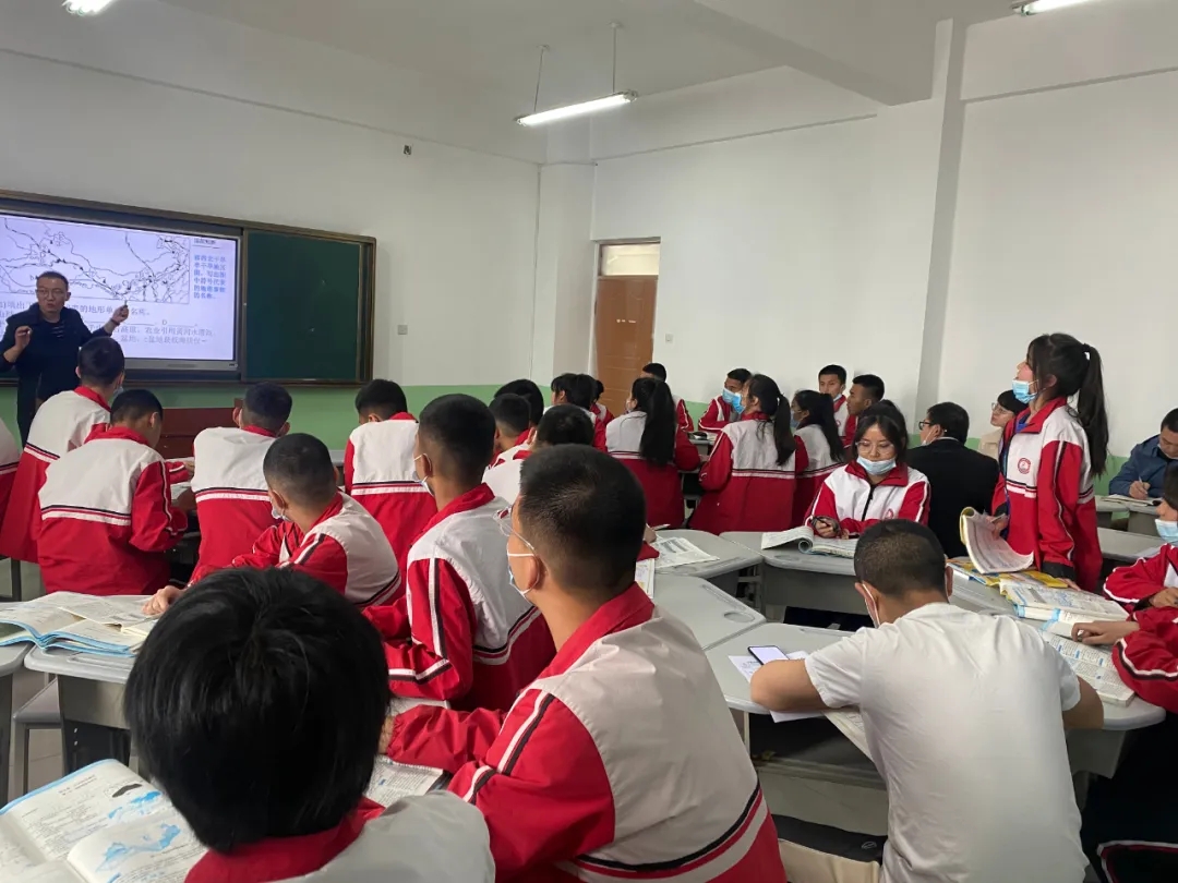 沙雅县第三中学举行青年教师汇报课比赛