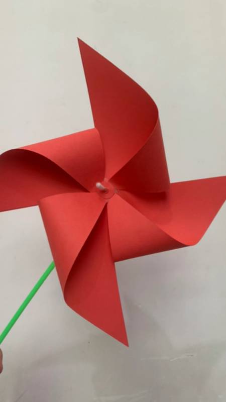 风车用卡纸做个漂亮的风车简单好玩快来动手做做吧
