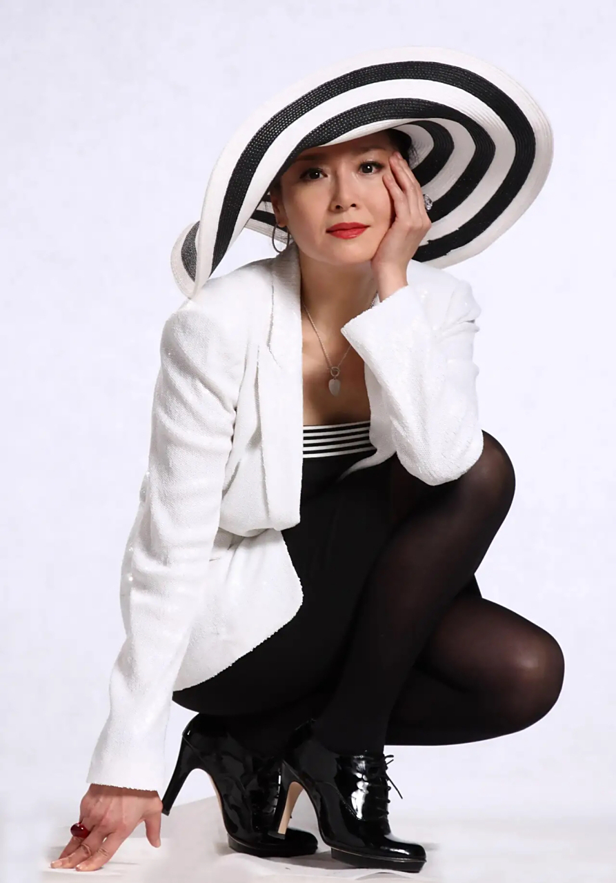 动态创作月# 恬妞原名朱凯丽,实力派演员,演技一流,长相甜美![鲜花]