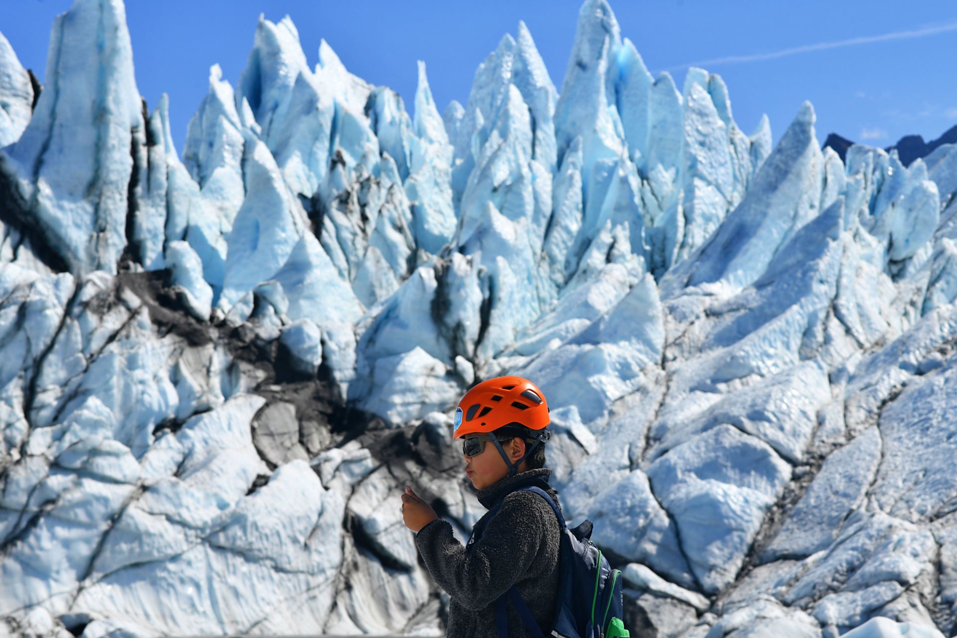 阿拉斯加和俄国楚科奇州的分界线,是在两个岛屿之间,叫做拉特曼诺夫岛