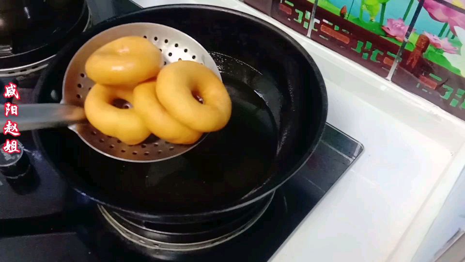孩子想吃甜甜圈不用买了,在家这样做,蓬松暄软,孩子很爱吃