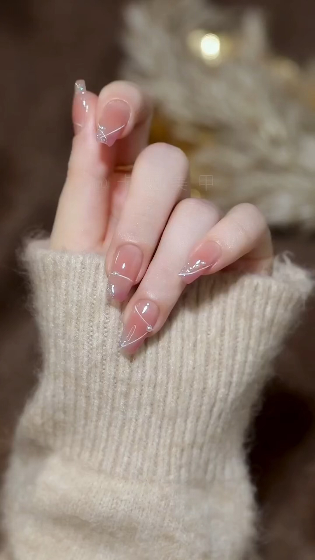 冰透裸色系美甲,春日必配呦#简约又大气的美甲