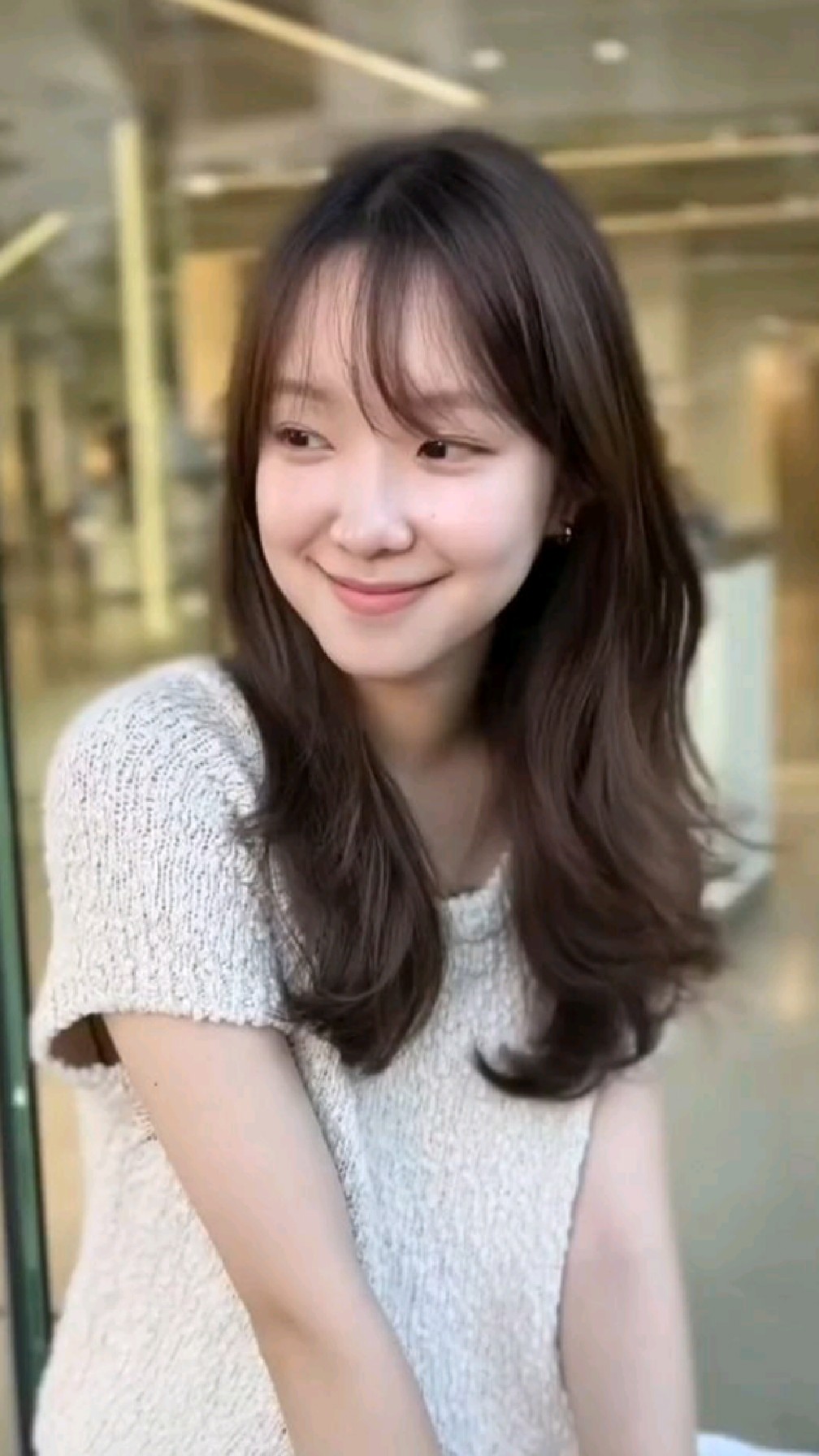 似卷非卷的造型,只烫烫型不烫卷,成为女生最喜欢的烫发发型.-度小视