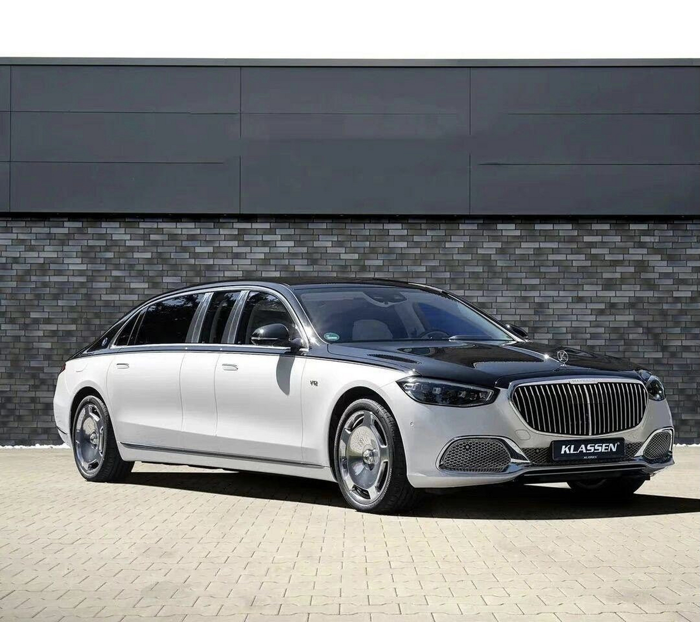 的梅赛德斯-迈巴赫s680 4matic 轴距加长,中心部分和分隔墙为 500mm