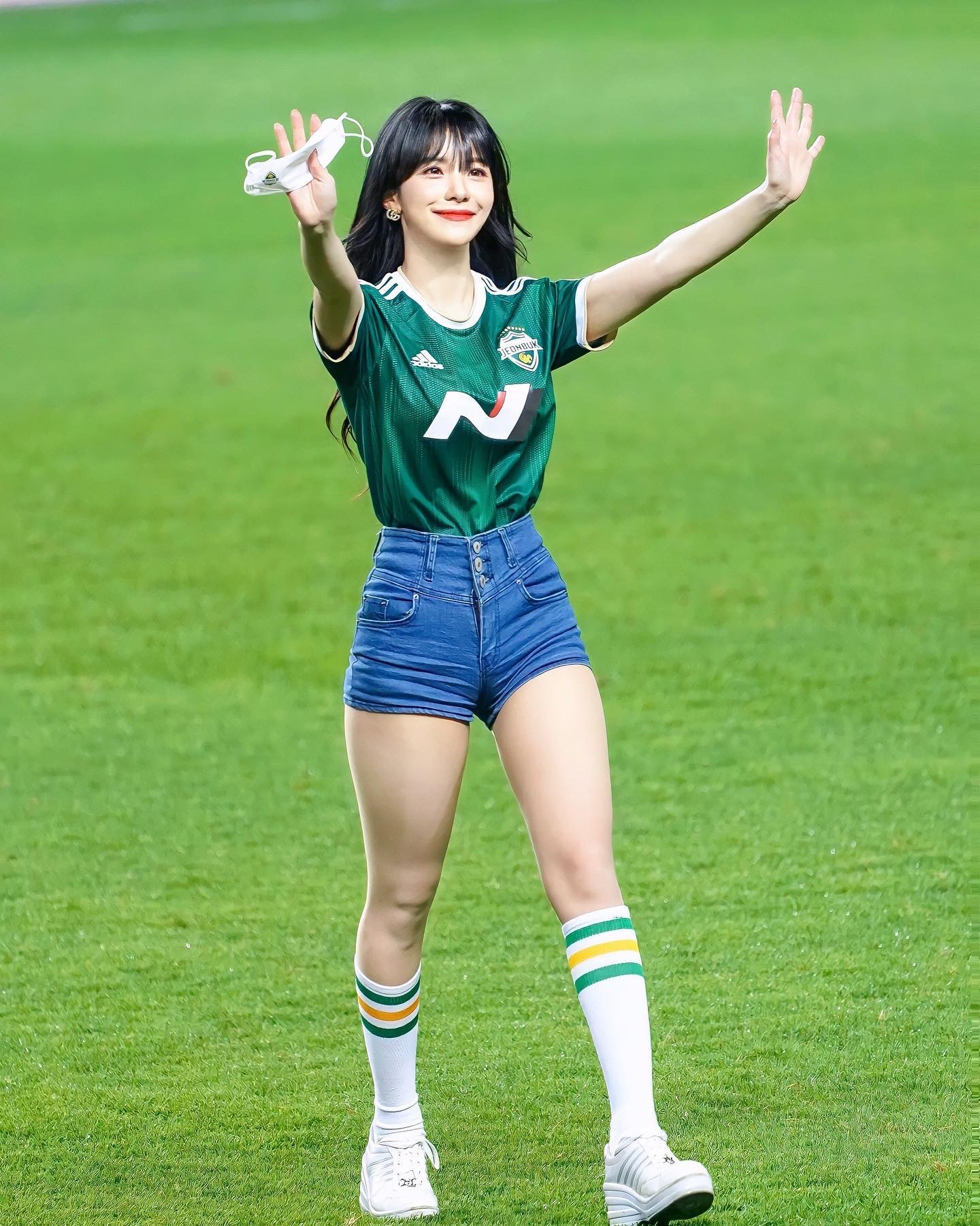 组图丨分享一位韩国全北现代女球迷的美照!