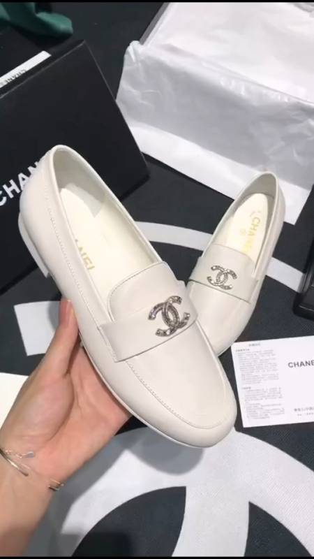 给网友展示下香奈儿女款豆豆鞋.-度小视