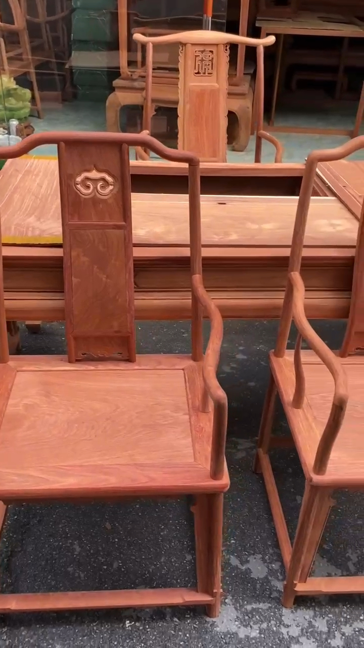 缅甸花梨大果紫檀白胚南官帽椅茶桌六件套,榫卯工艺结构-度小视