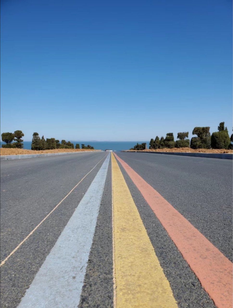 请接下一句.  条条大路通罗马,_______.