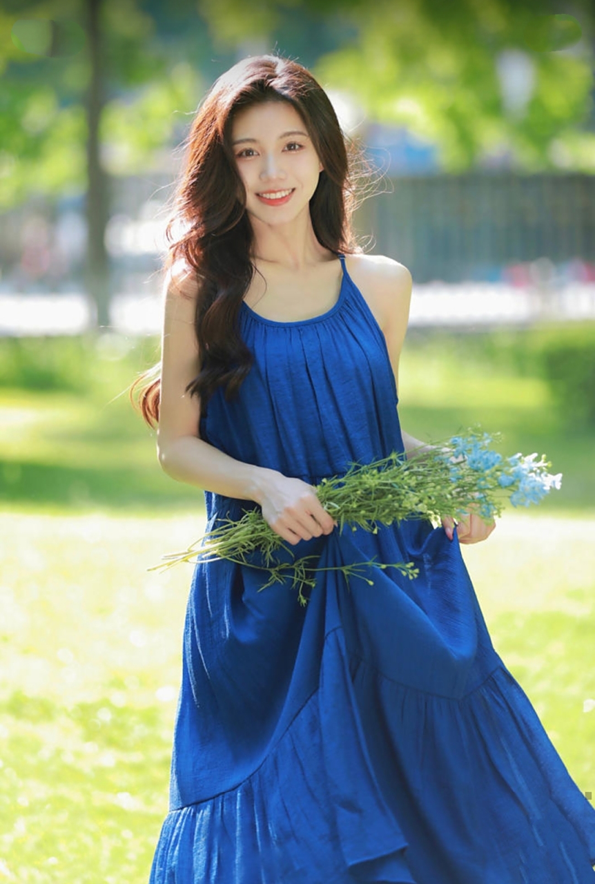 青春靓丽的优雅美女#时尚穿搭