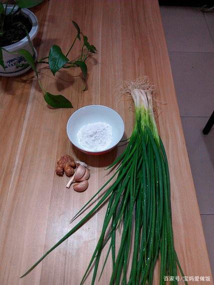 一把小葱,简单腌一腌,做成葱泡菜,酸爽开胃,夏天吃最合适了