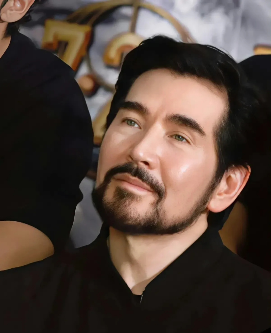 费翔,封神榜 费翔的人生堪称完美:身高192,有肌肉,肩宽腿长比例好,有