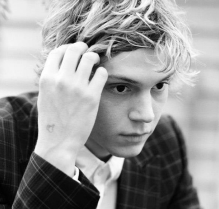 伊万彼得斯为什么跟艾玛分手