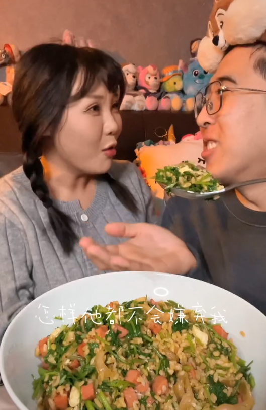 千万网红cc克油官宣离婚,克油曾暗示告别,俩人结婚照被扒