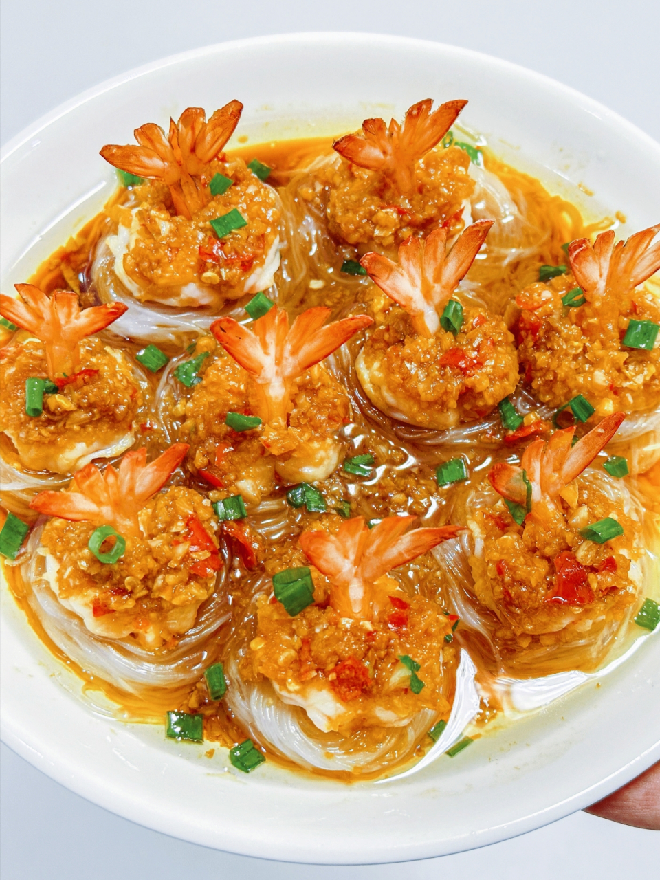 美食# 超美味「蒜蓉粉丝虾」,好吃到停不下来～  所需食材: 虾,粉丝