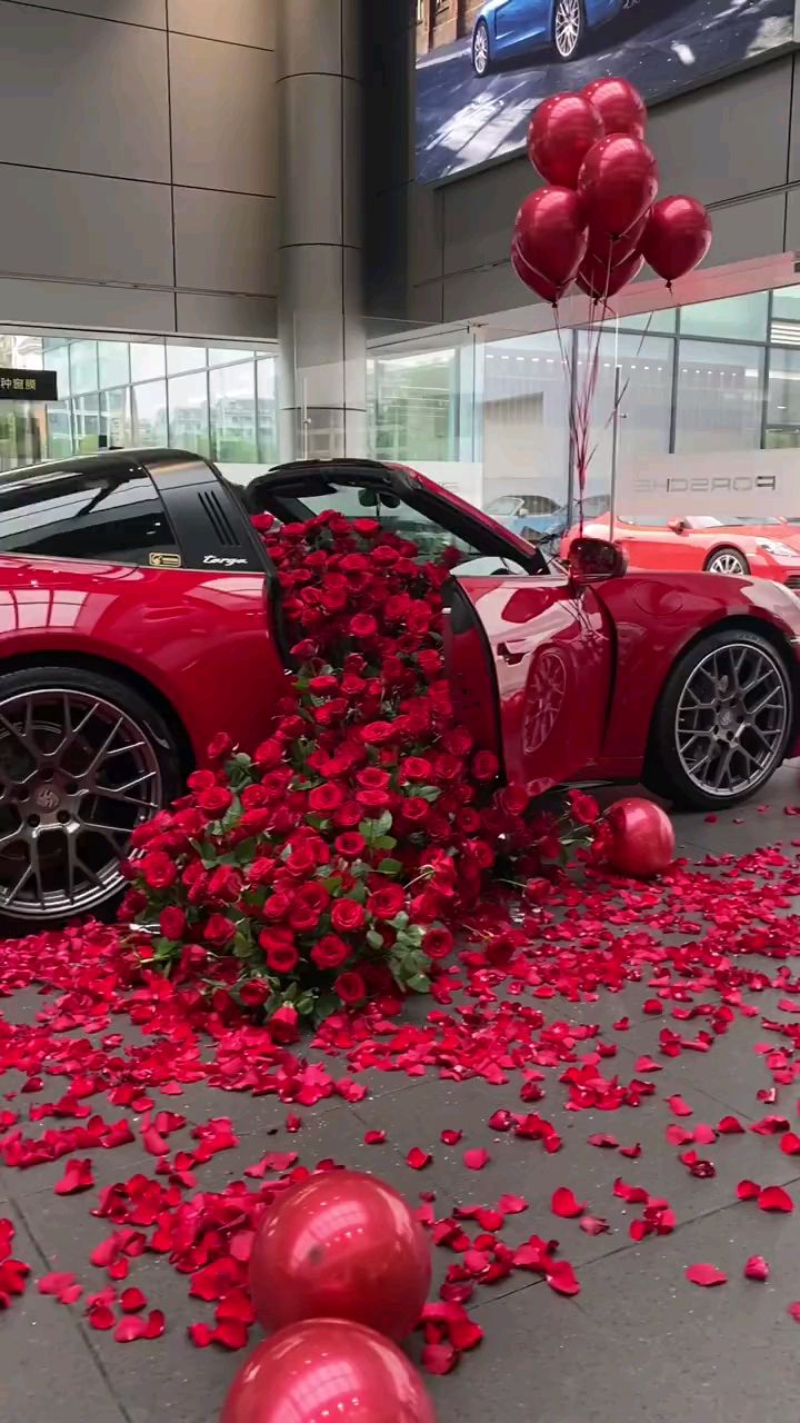 保时捷和鲜花的碰撞这个视觉效果绝了
