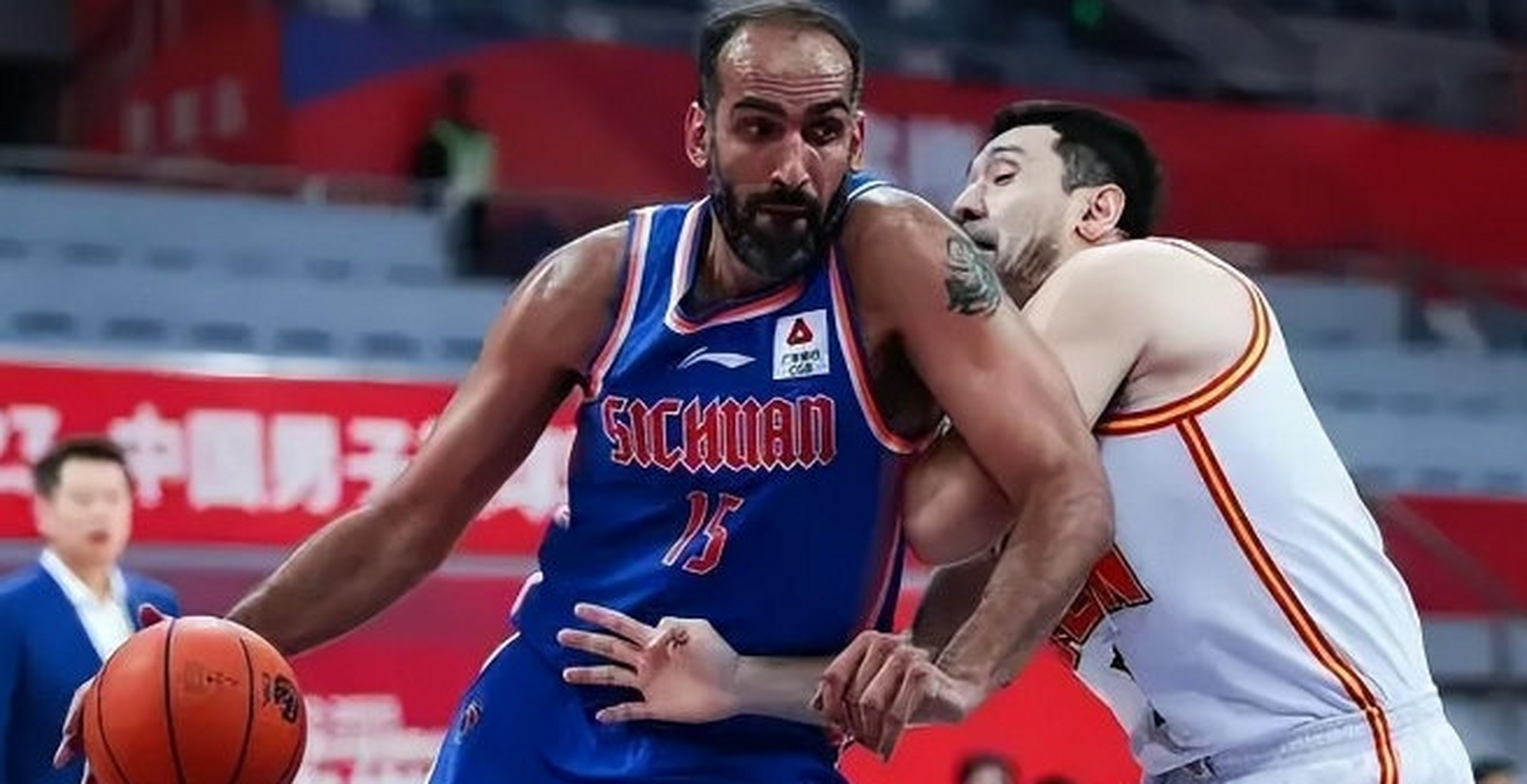 哈达迪无法回归# 关于四川队的大外援哈达迪,近日由知名篮球记者绷舷