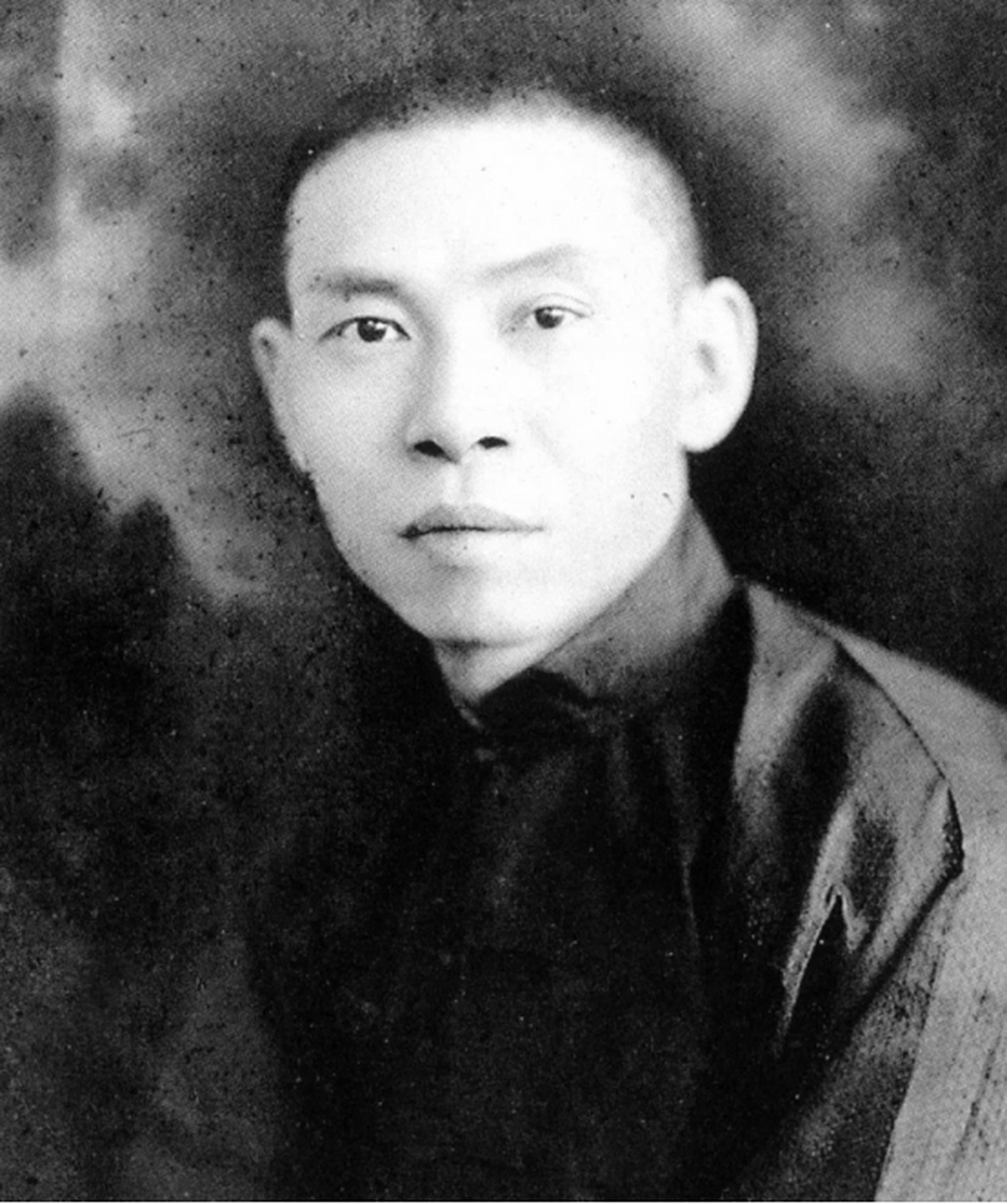 1927年,年仅26岁烈士汪寿华被杜月笙"宴请"到"杜公馆",谁知刚进去就