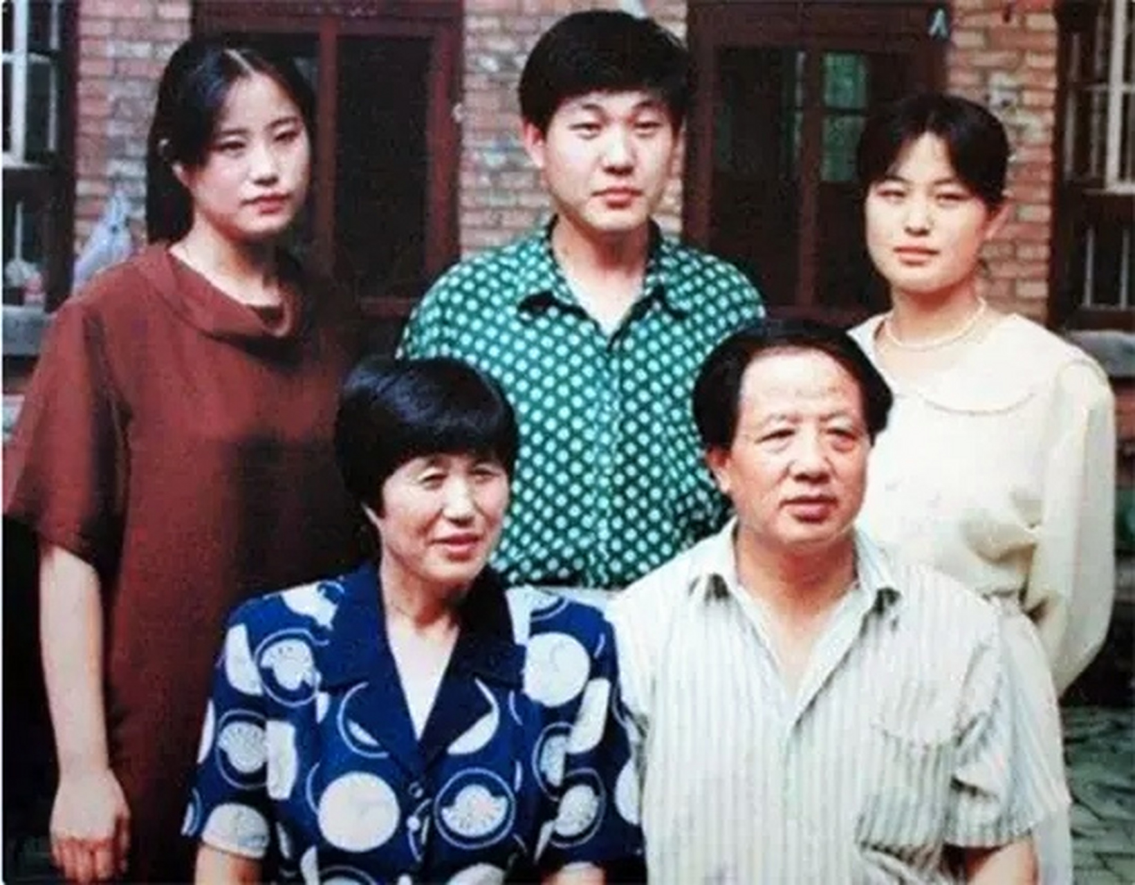 6月28日,孔繁森的小女儿,法学博士孔玲出任新成立的全国人大常委会