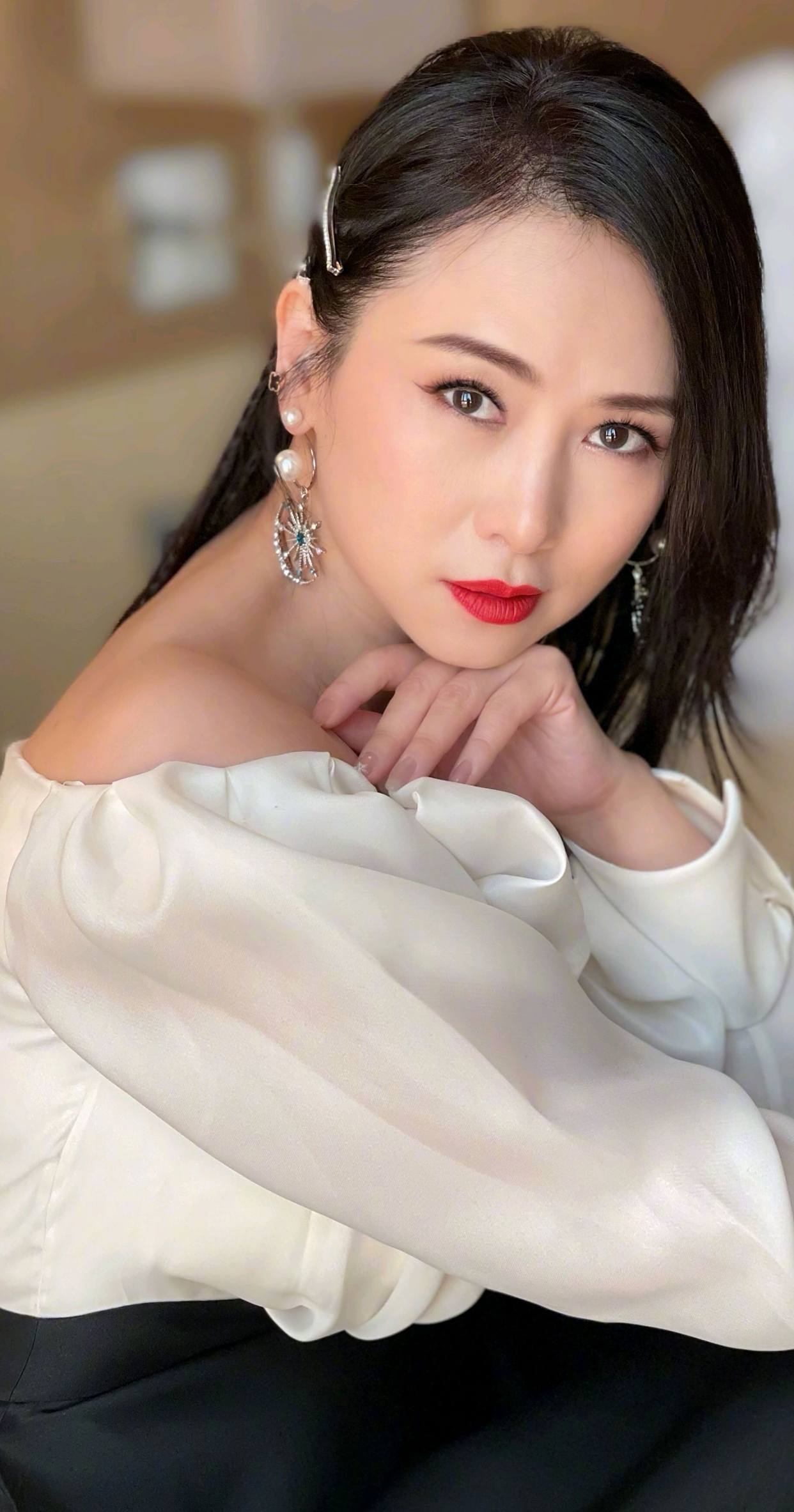 翁虹高清写真图集,美人迟暮,风韵犹存