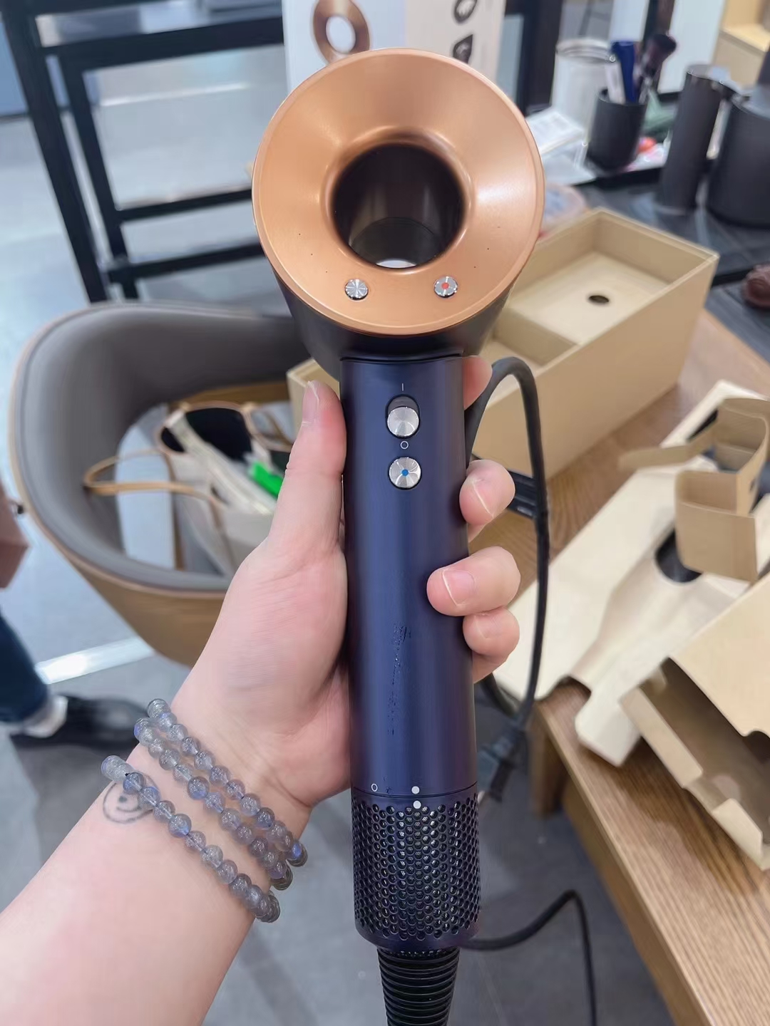 戴森吹风机hd15工厂直发2699元.阜阳戴森吹风机专卖店