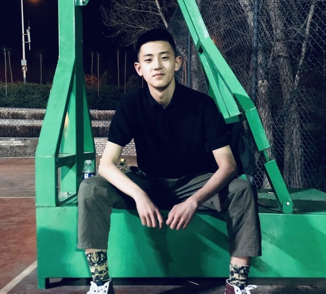 组图:身高177的00后男生,爱吃零食喜欢自拍,阳光有型有气质!