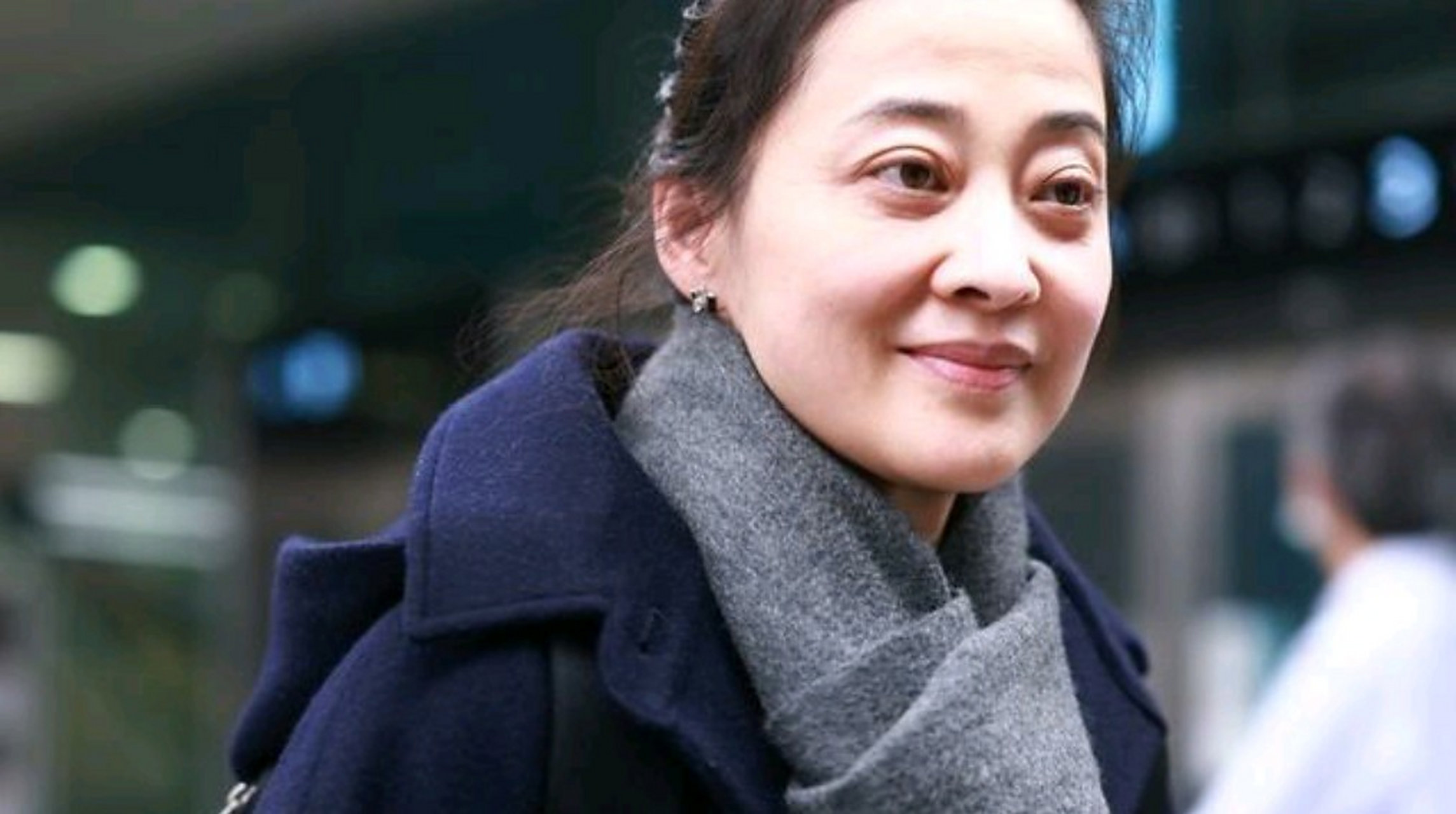 我一直觉得梅婷是被幸运女神一路眷顾的女人,看似乖巧敦厚的她,却有