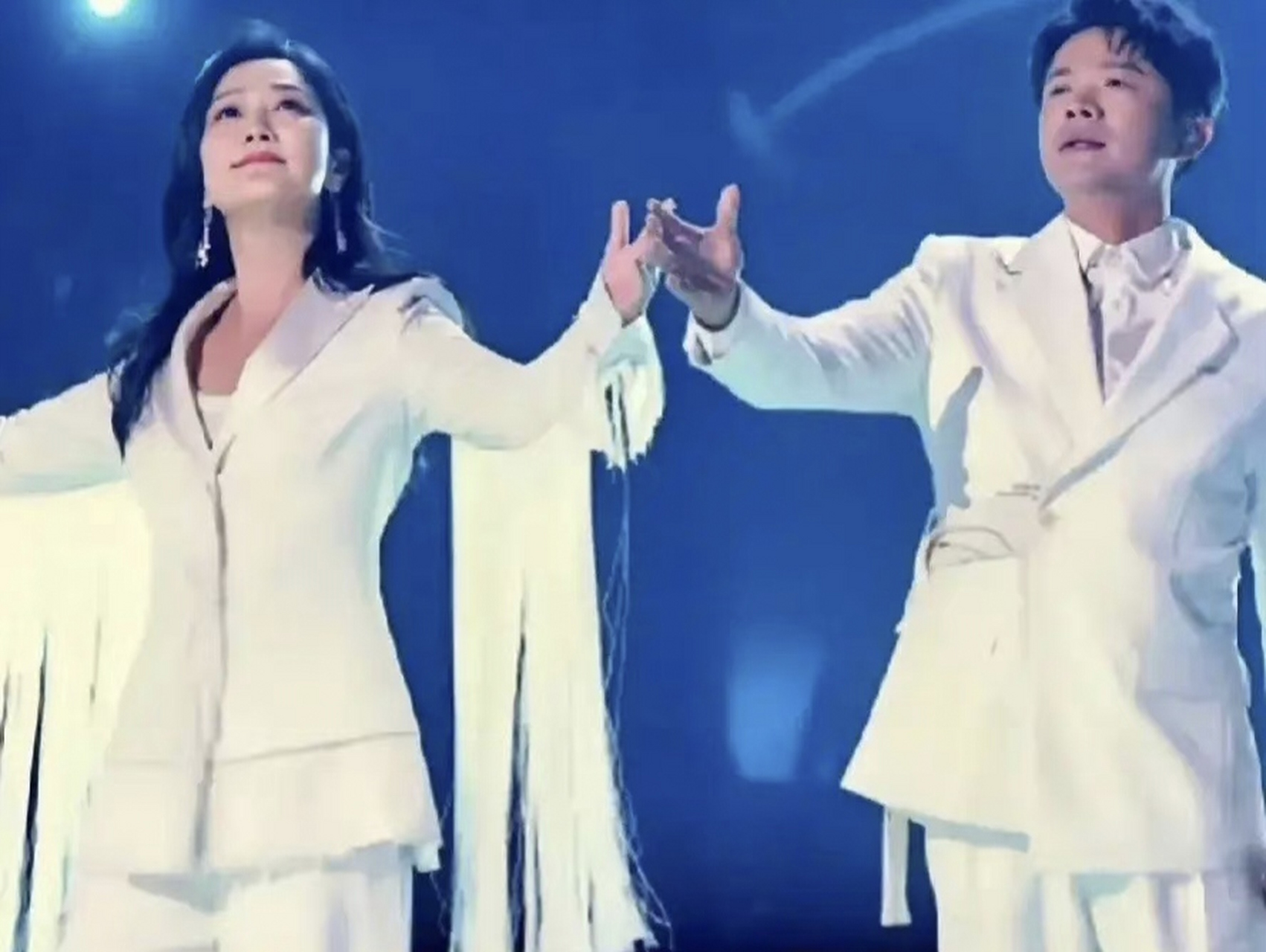 其实,凤凰传奇不回应的话,我大概还不知道这件事,现在回应了我知道了