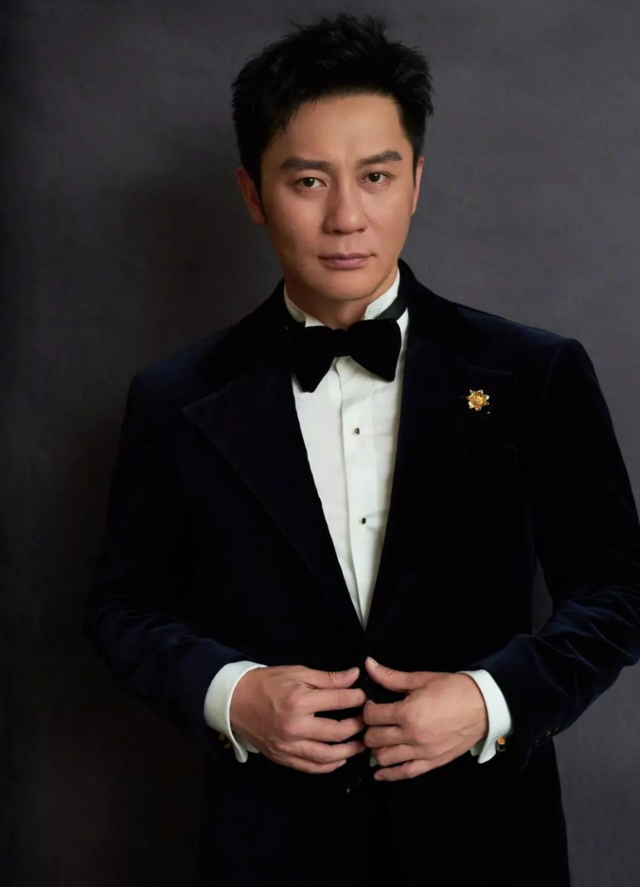 李晨发文道歉#         4月22日,娱乐圈知名演员李晨登上热搜,不过不