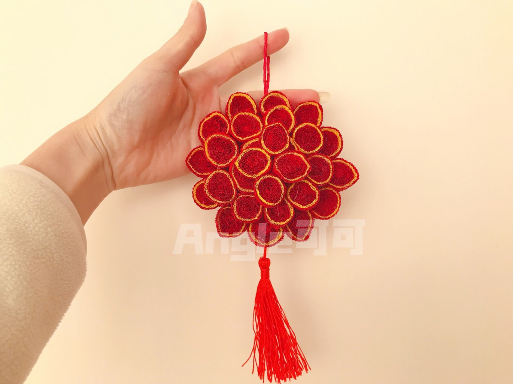 今天与大家分享一个中国风小手工——皱纸中国结!