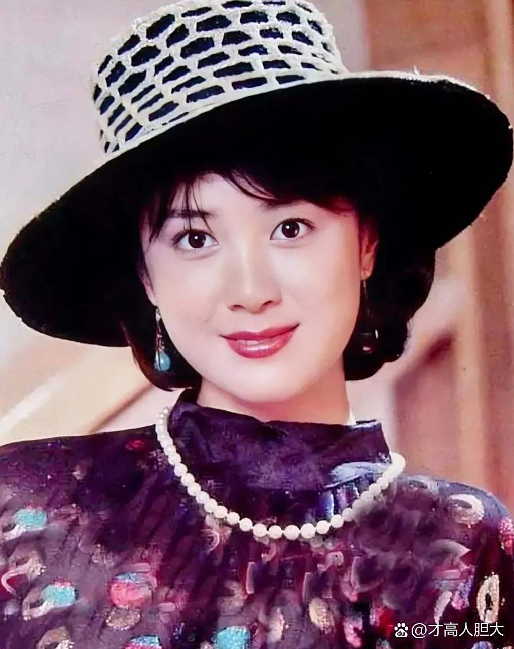 上世纪80年代,年轻的傅艺伟的一张照片.