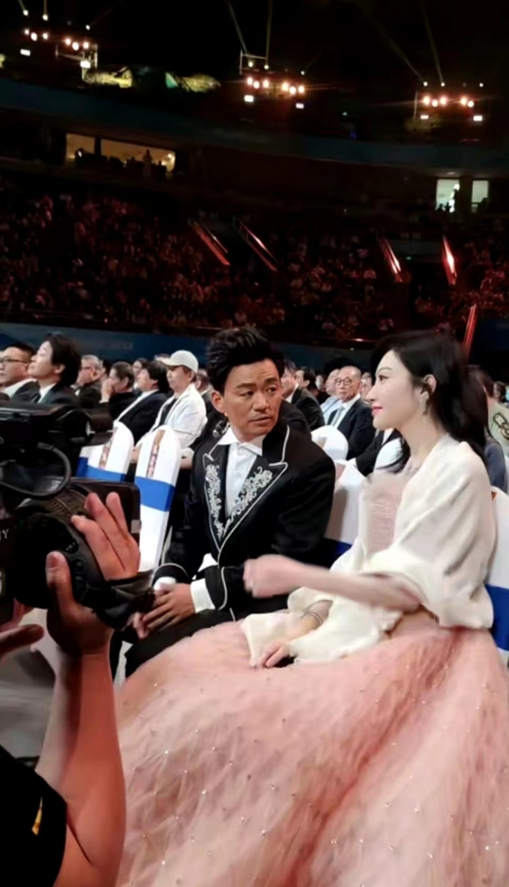 华表奖现场, 王宝强和景甜同框了, 不少网友调侃, 一个遇到潘金莲, 一