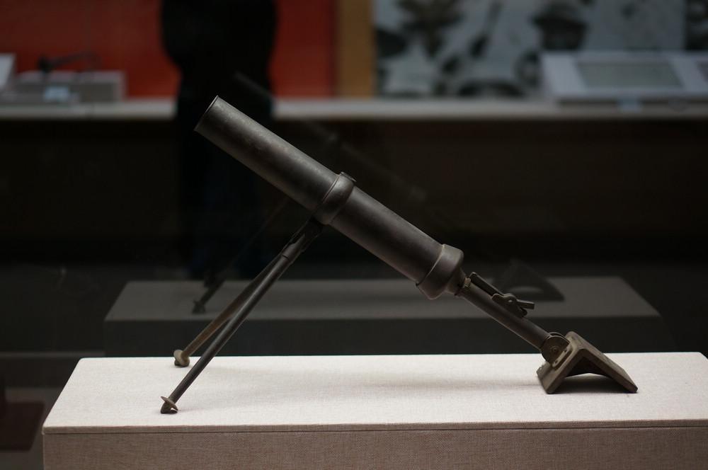 二战时期,日军使用的掷弹筒是如何工作的?你真的了解吗