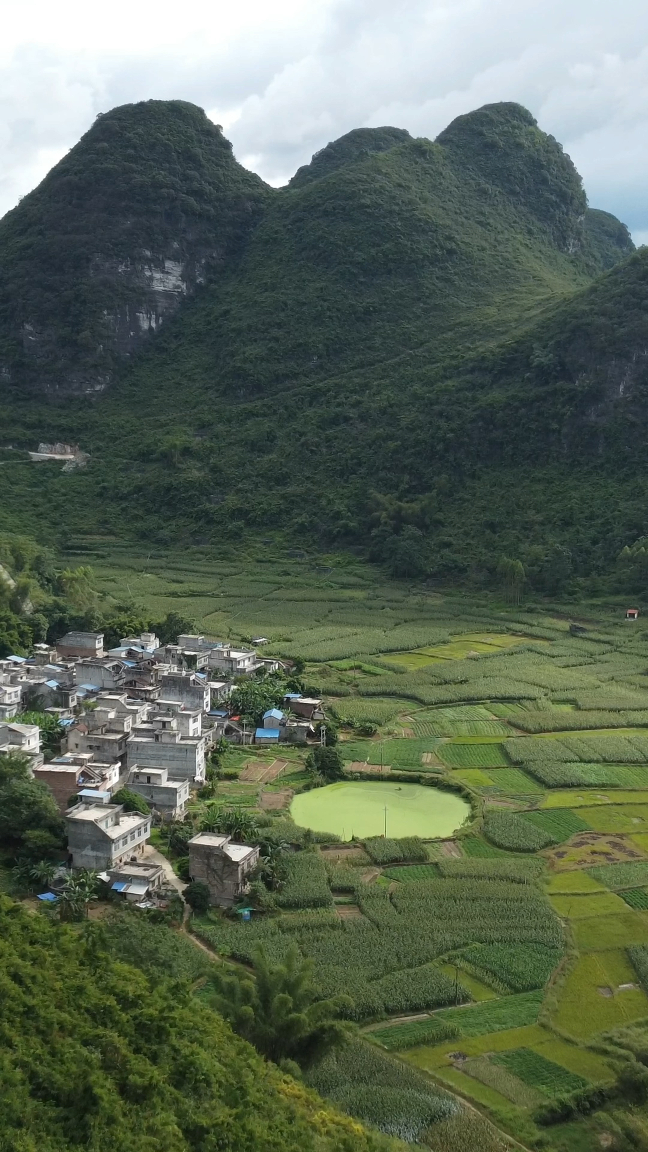 航拍带你深入大山,看看这样的农村,究竟有多少人向往?