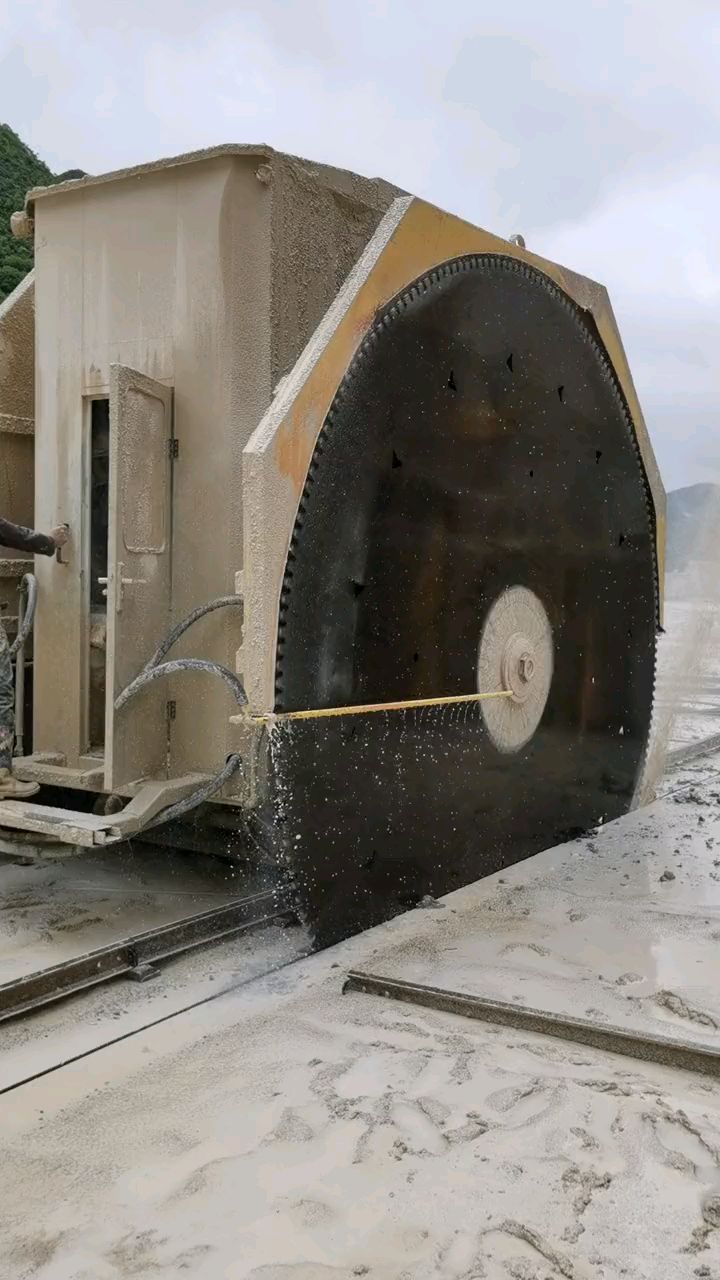 4.2米锯片矿山锯,大型矿山锯石机,河南腾超矿山锯