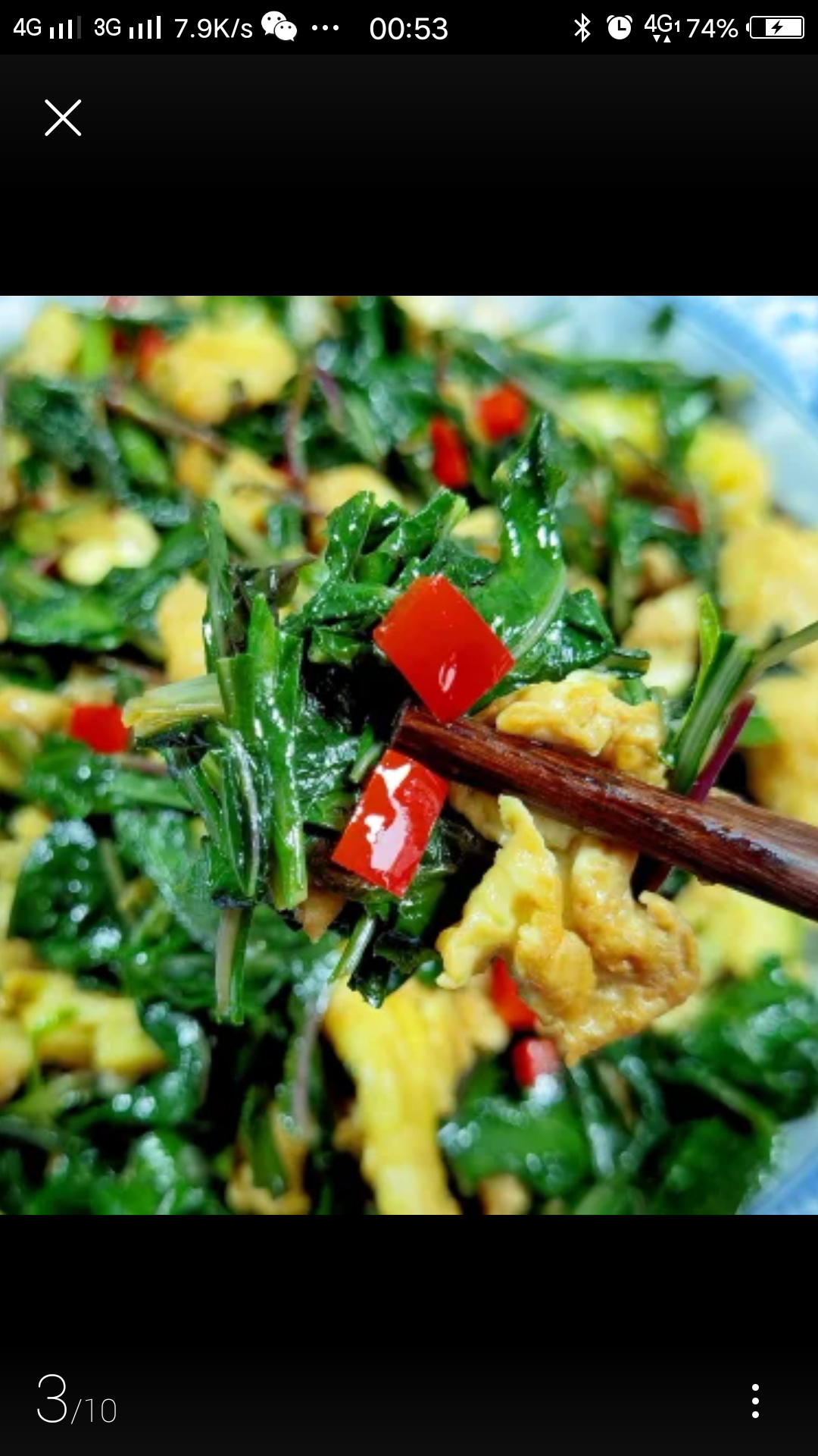 鲜嫩的野菜曲麻炒鸡蛋