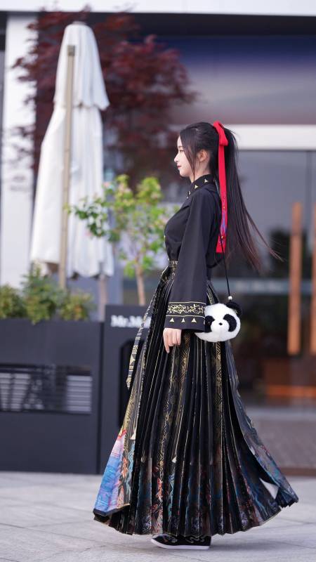 黑金马面裙加高马尾真的太飒了