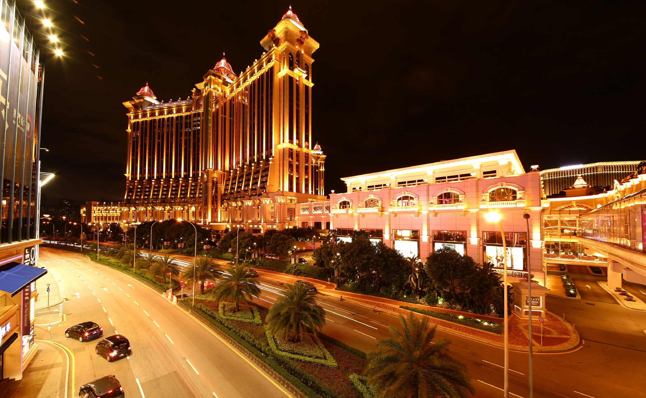 相信每一个人都能找到自己感兴趣的东西,而我独欣赏澳门的城市夜景